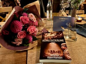 Blumen Buch und Auszeichnung Kindle Storyteller Award 2025
