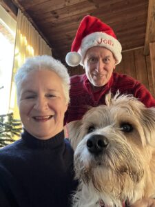 Frau Mann und Hund mit Weihnachtsmotiv 